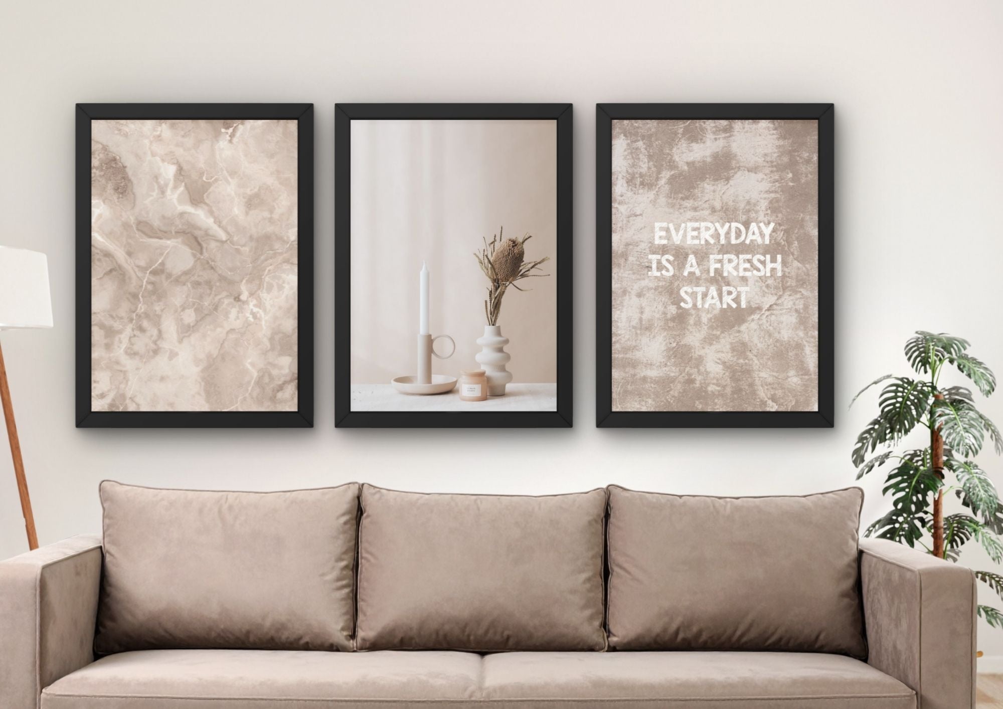 beige wanddecoratie met quote woonkamer